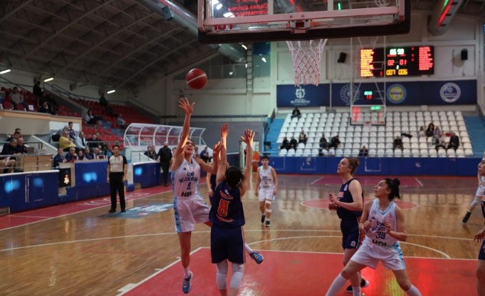 İzmit’in Perileri, DİBA’yı rahat geçti: 97-68