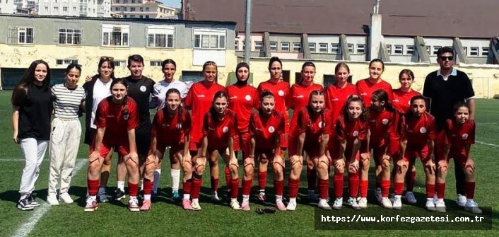 Körfezli kızlar, Karşıyaka Koleji’ni 4-0 yendi