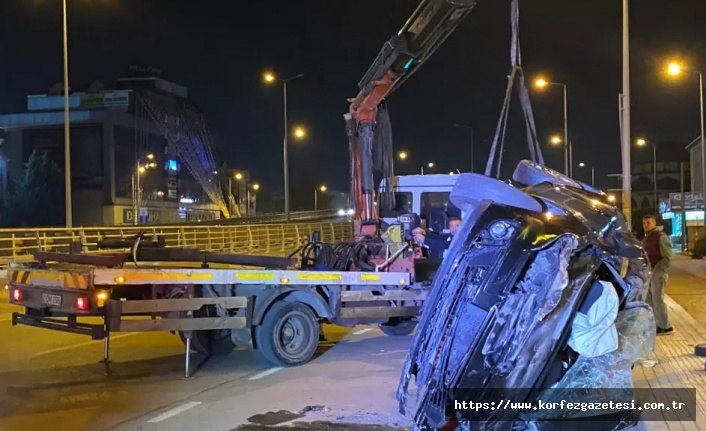 İzmit'te Takla Atan Otomobilde 3 Kişi Yaralandı