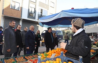 Başkan Söğüt, Mahalle Pazarını Adım Adım Gezdi ve Vatandaşlarla Sohbet Etti