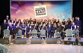 Kiraz Çiçeği Korosu, salondaki herkesi coşturdu