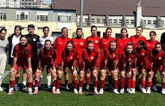 Körfezli kızlar, Karşıyaka Koleji’ni 4-0 yendi